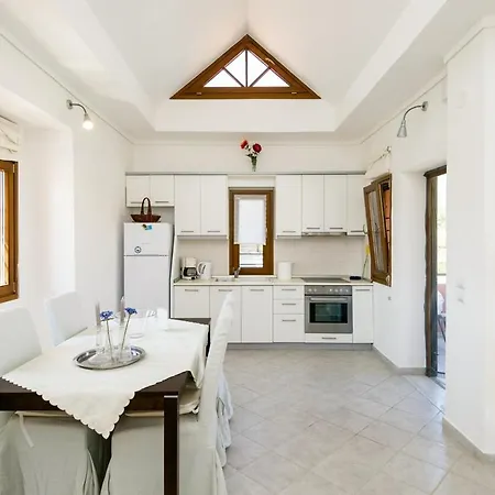 Relaxing House 50 M From The Coast! 度假居