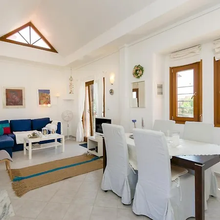 Relaxing House 50 M From The Coast!